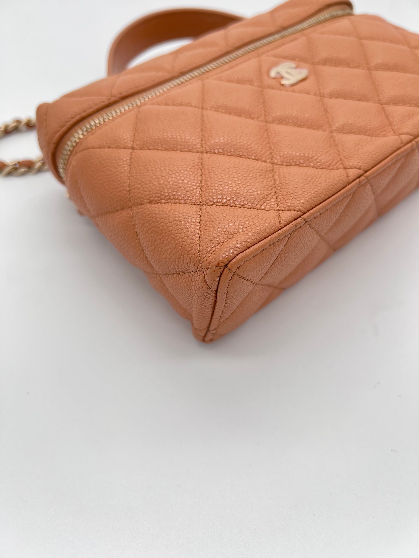 Vanity with Chain Dark Beige GHW