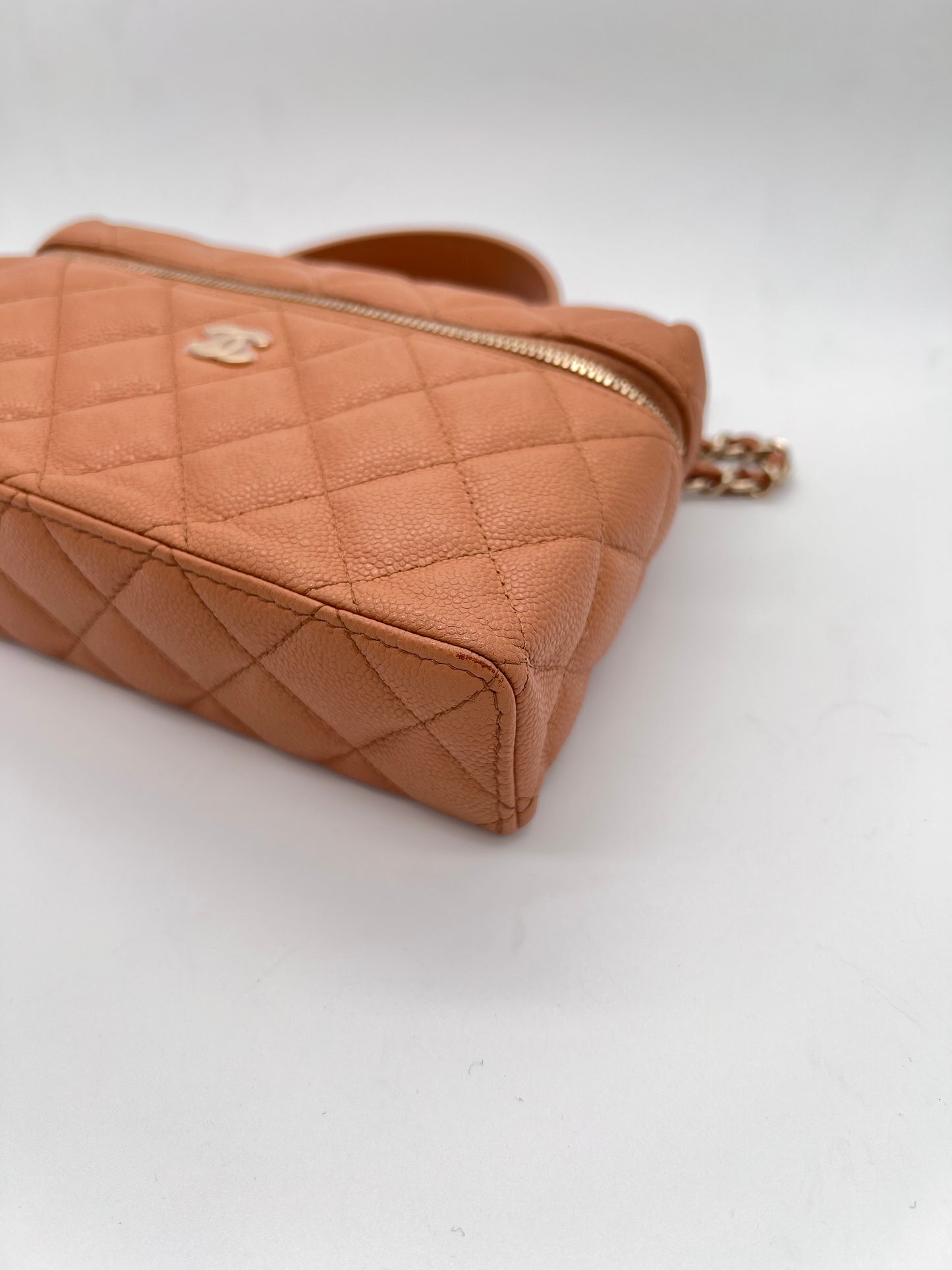Vanity with Chain Dark Beige GHW