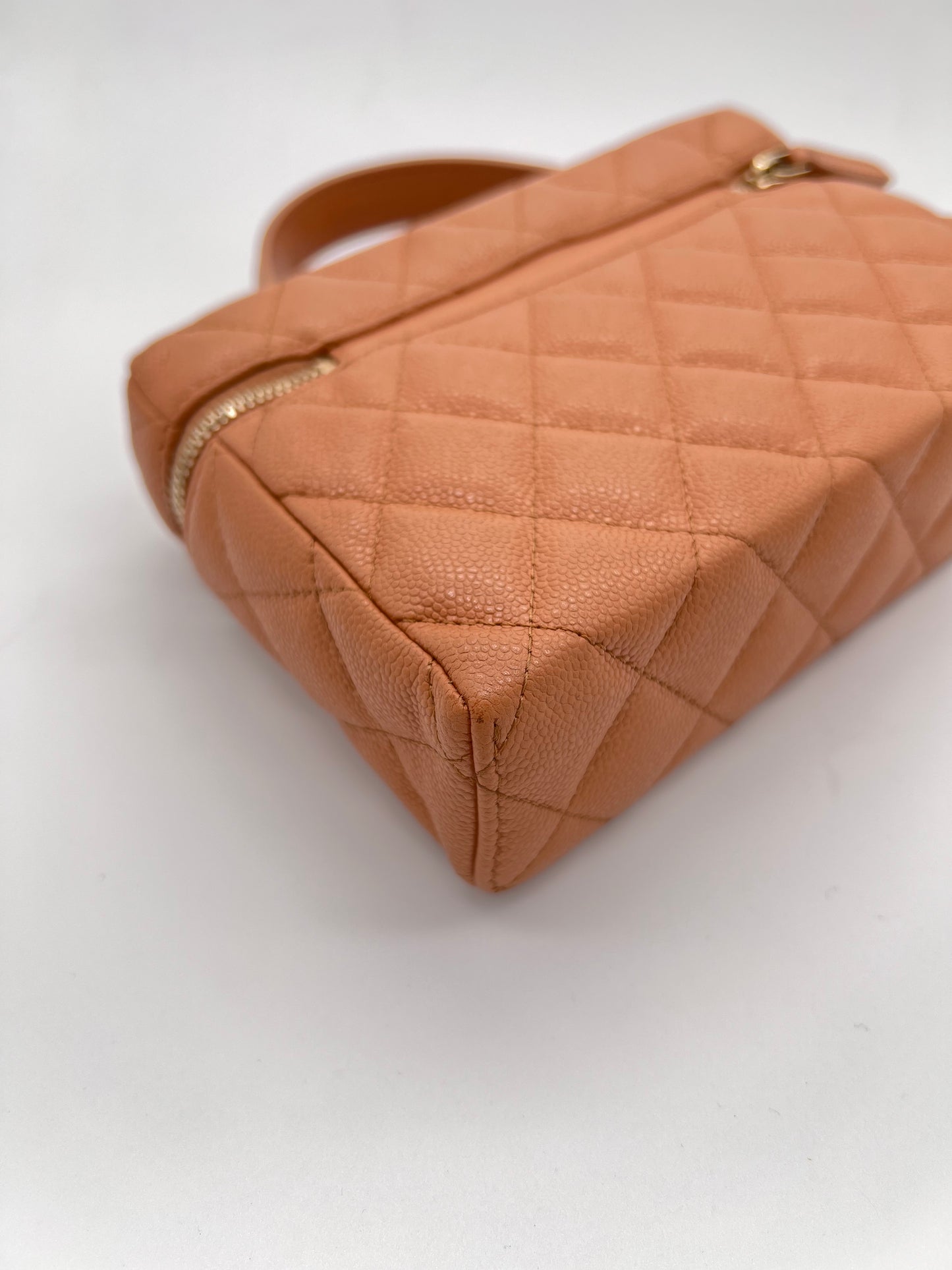 Vanity with Chain Dark Beige GHW