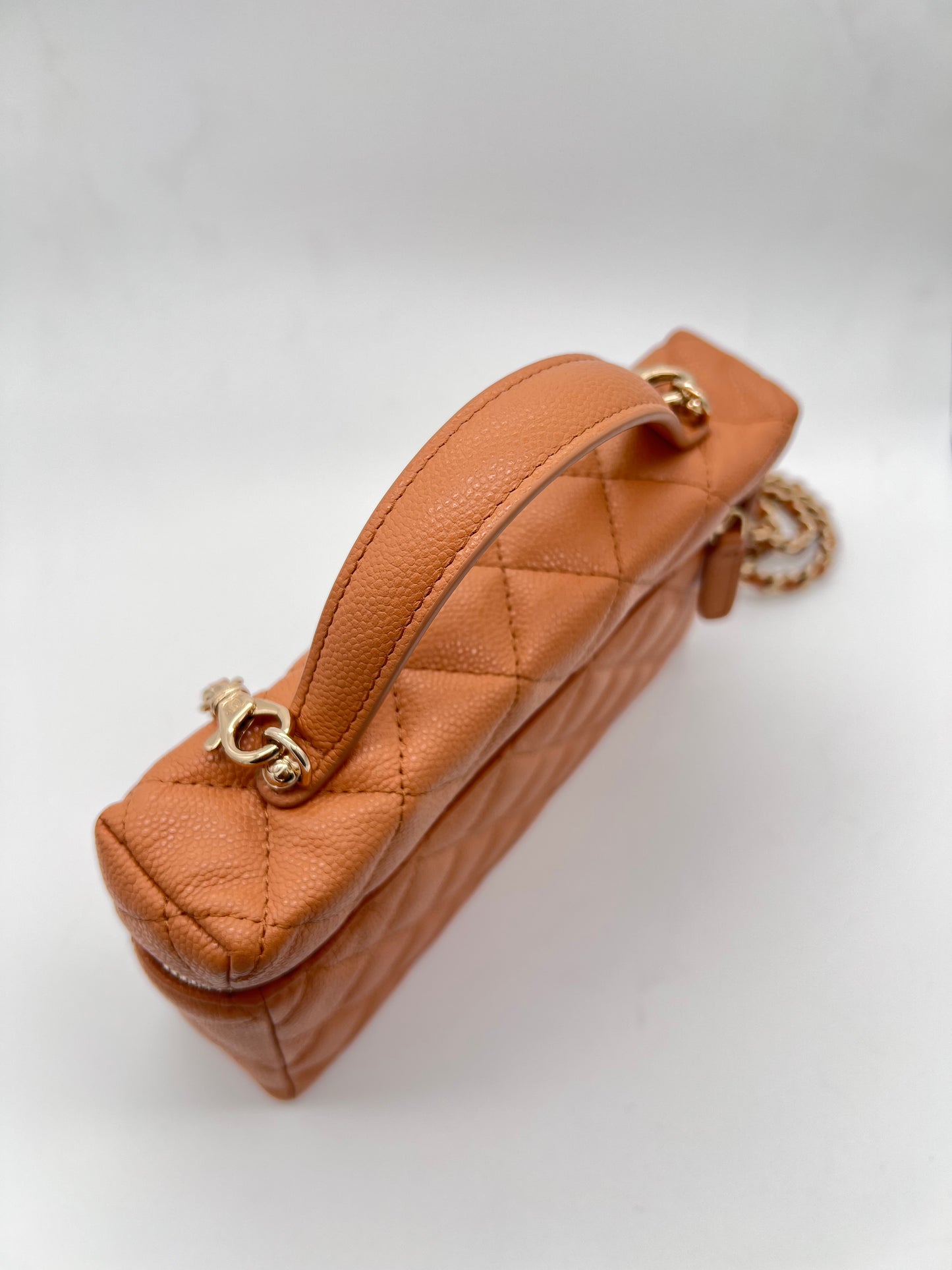 Vanity with Chain Dark Beige GHW