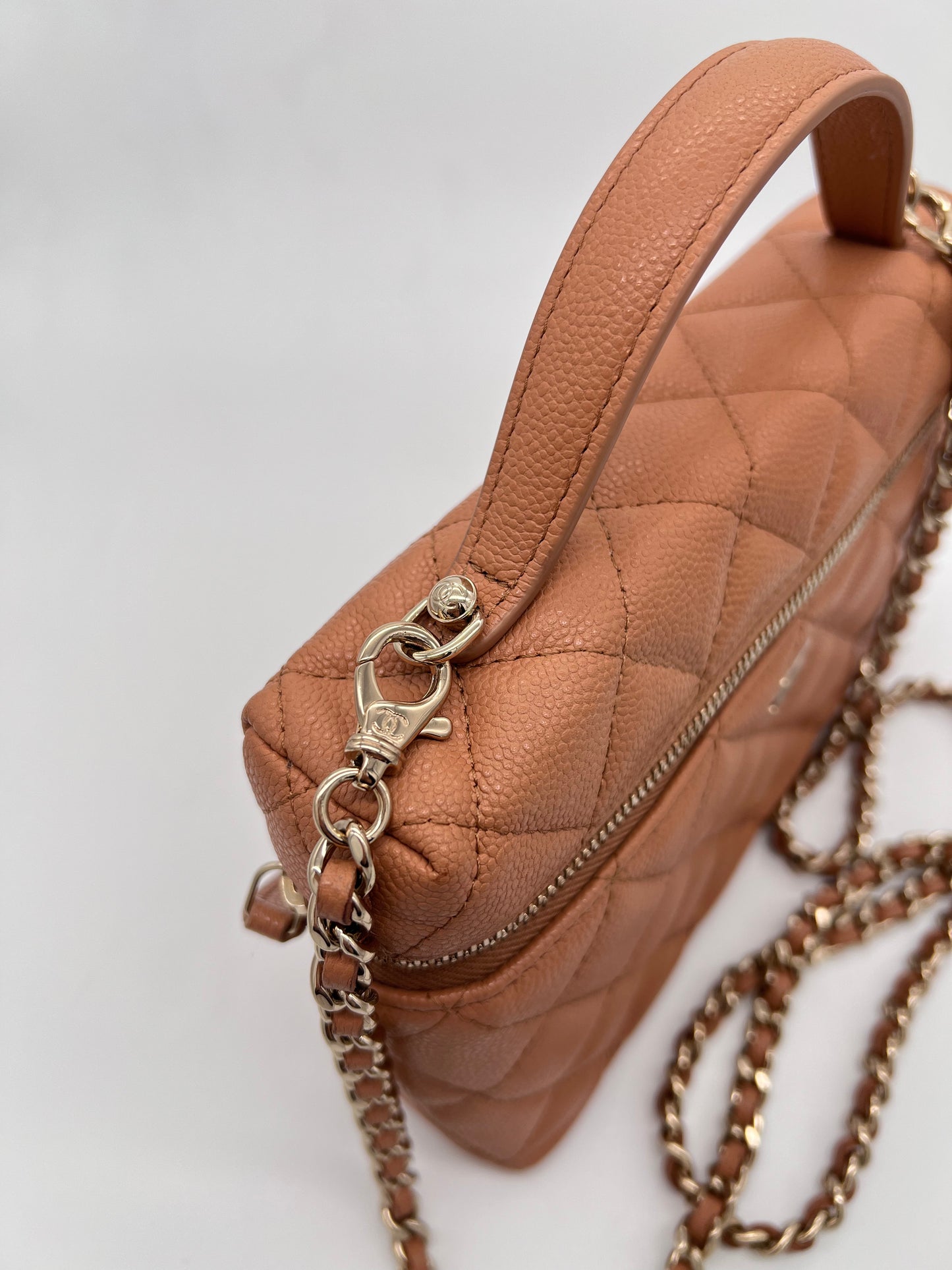 Vanity with Chain Dark Beige GHW